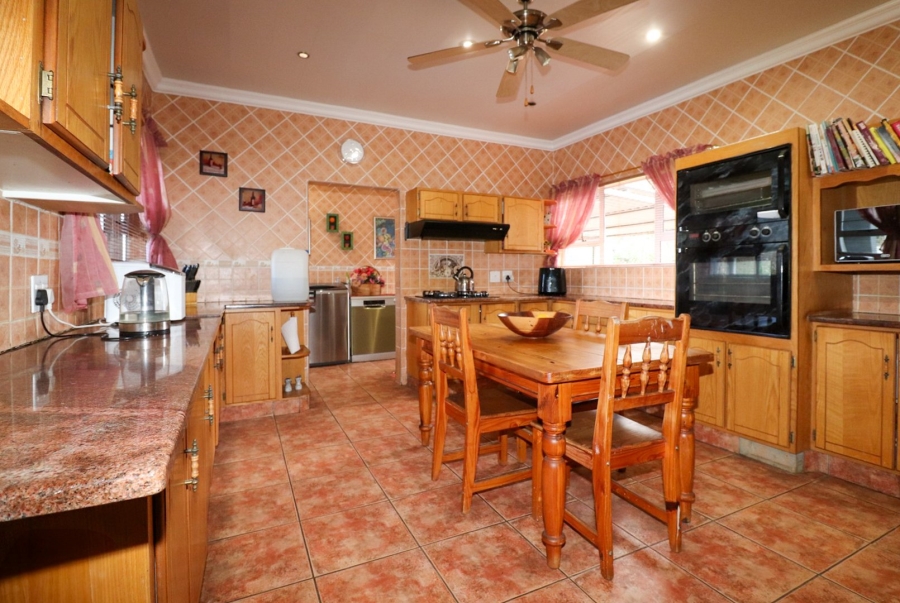 5 Bedroom Property for Sale in Wilkoppies North West